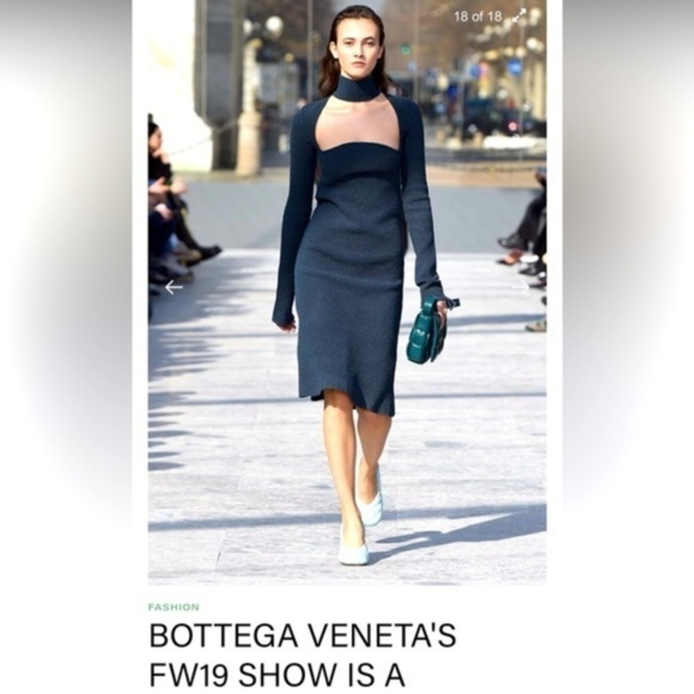 BOTTEGA VENETA NWT runway collection 2019
Midi dresses
Size 46- Midnight blue